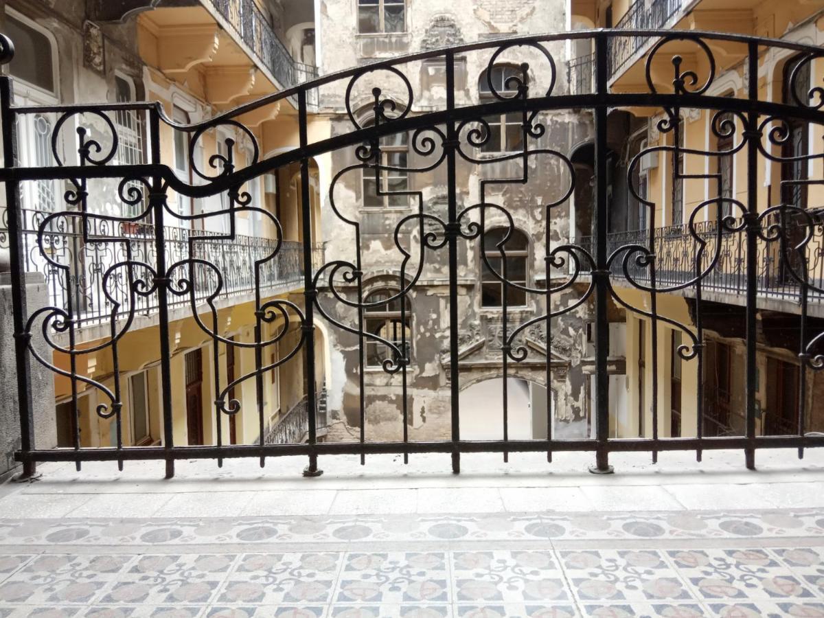 Jolie Apartment In Historical Center Budapest Bagian luar foto